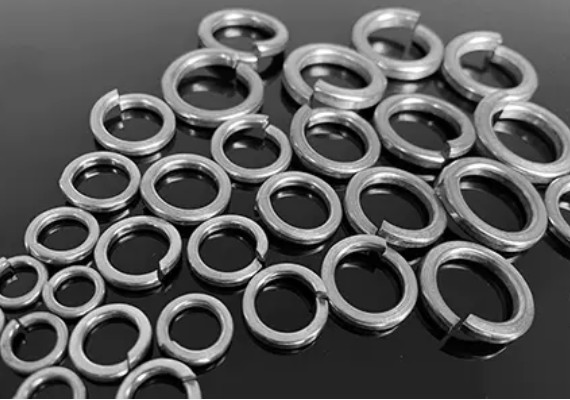 How to use the oxidation resistance of stainless steel flat washers to improve the long-term stability of structures?